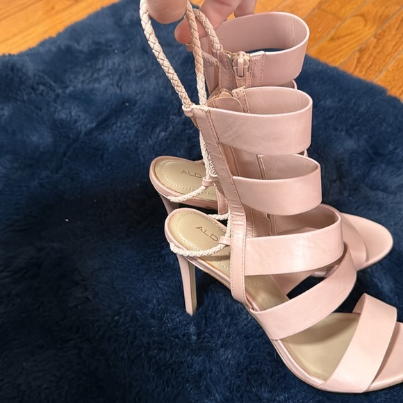 Pink heels - Picture 5 of 6